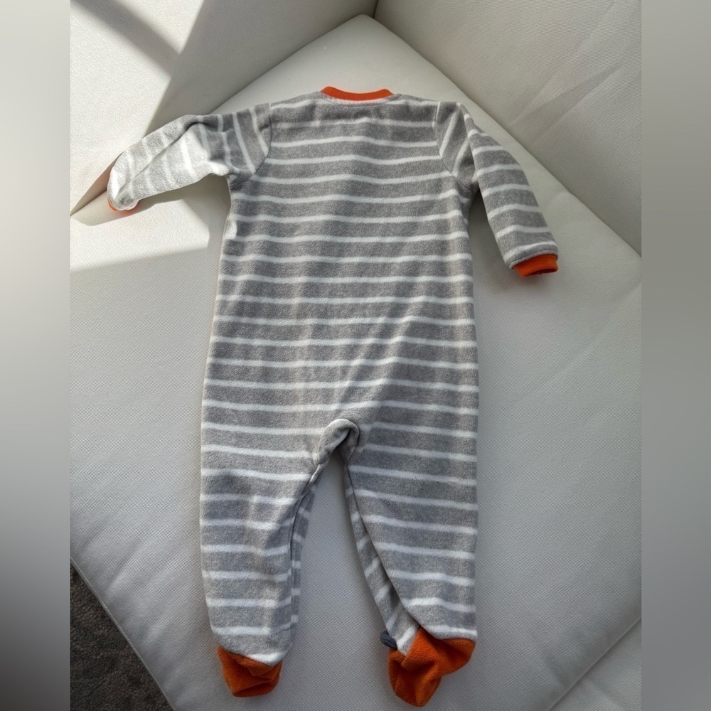 🛑 FINAL SALE Little Me Footed Fleece Pajamas GRAY & White Stripes Tiger Size 9M - Picture 3 of 7